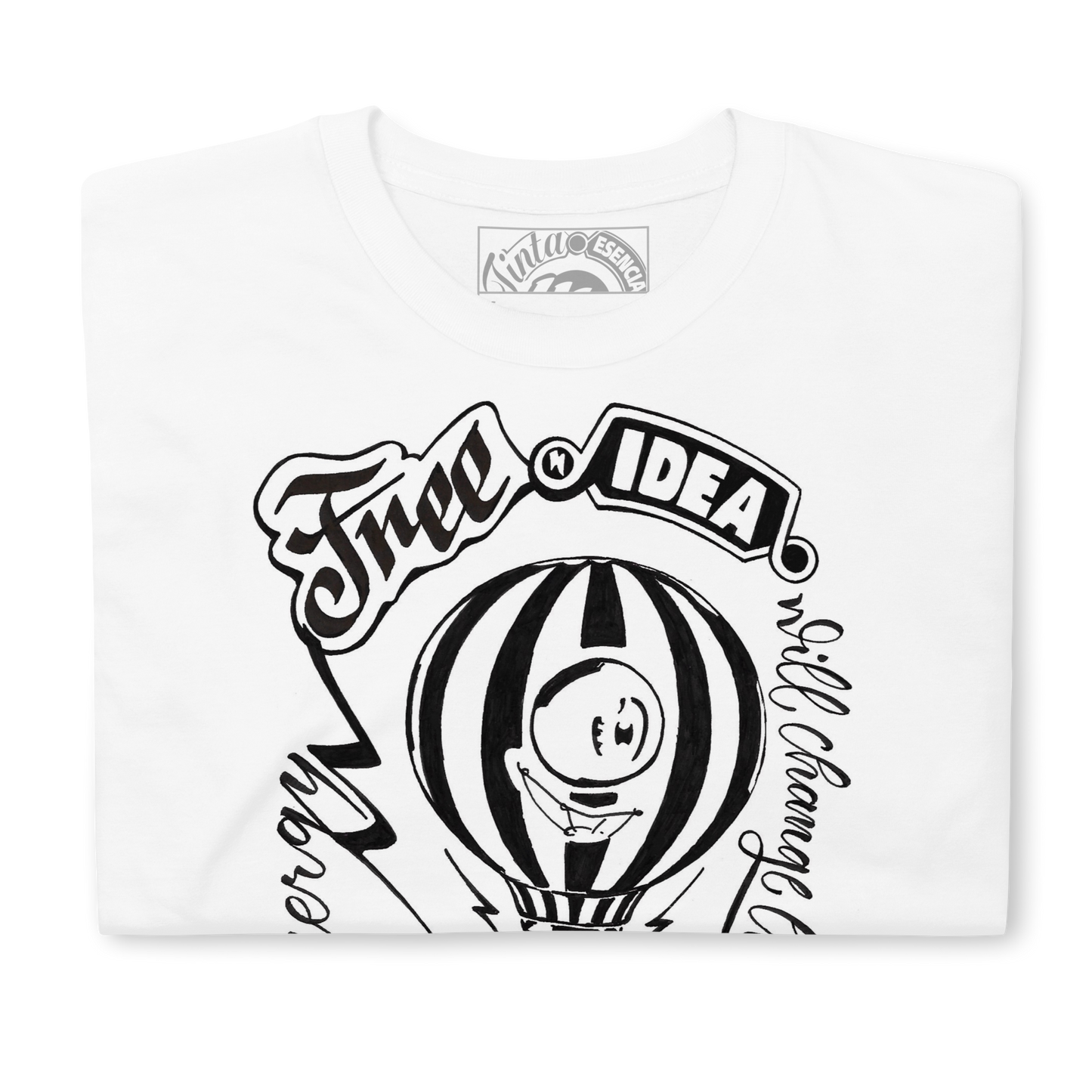 bombilla globo aerostático sobre un mar de nubes con trazos caligráficos en los que se menciona la idea de energía libre para cambiarlo todo, la bombilla representa esta idea y esta impresa sobre una camiseta blanca de algodón, texto 'free energy, free idea, will change everything'