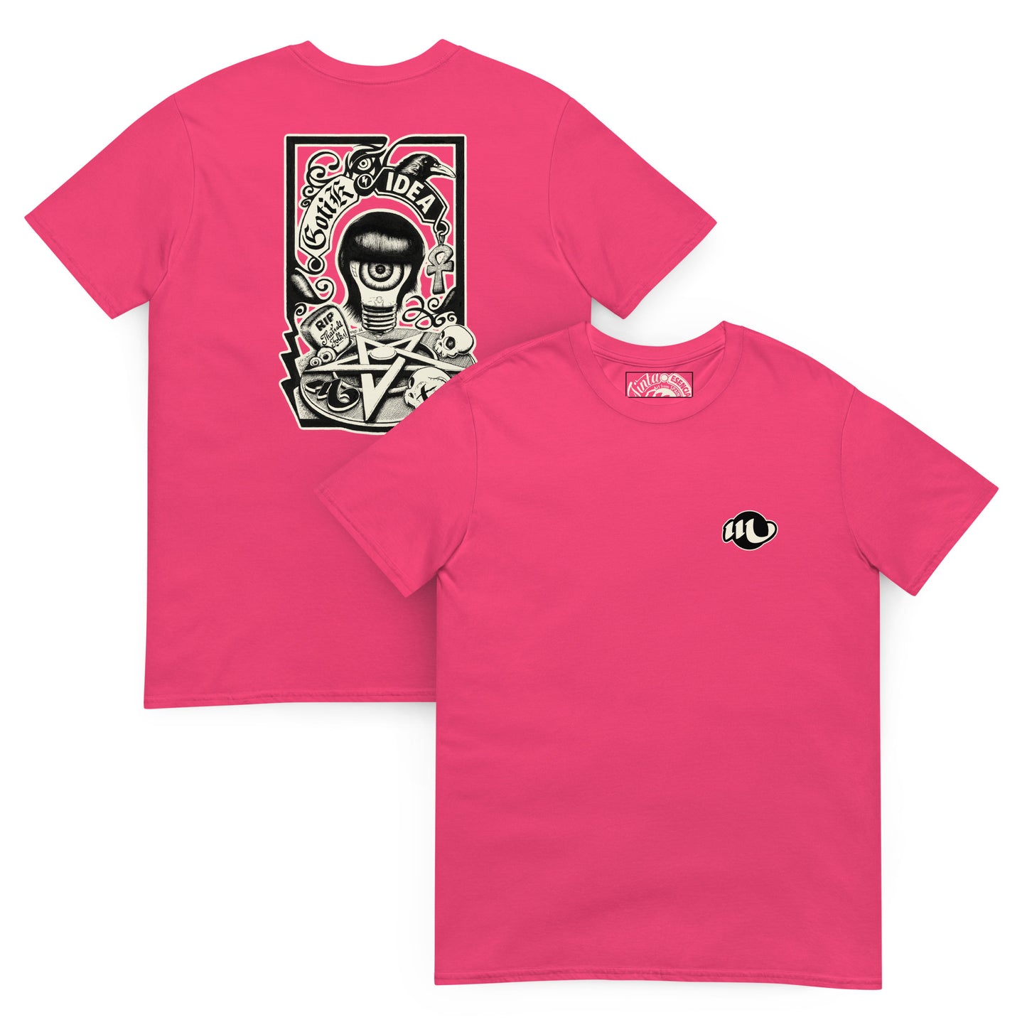 camiseta por delante y por detrás color rosa heliconia con ilustración a la espalda de bombilla gótica con cuervo y símbolos oscuros y la frase gotik idea