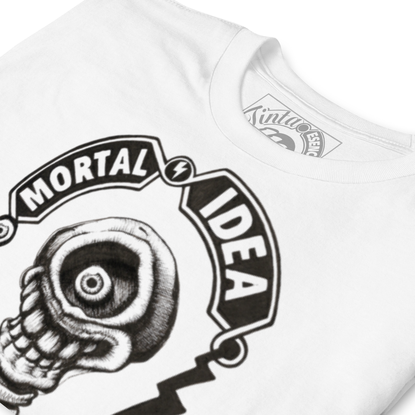 Ilustración de bombilla calavera con estética oscura en camiseta blanca. Texto that's all folks en caligrafía antigua.