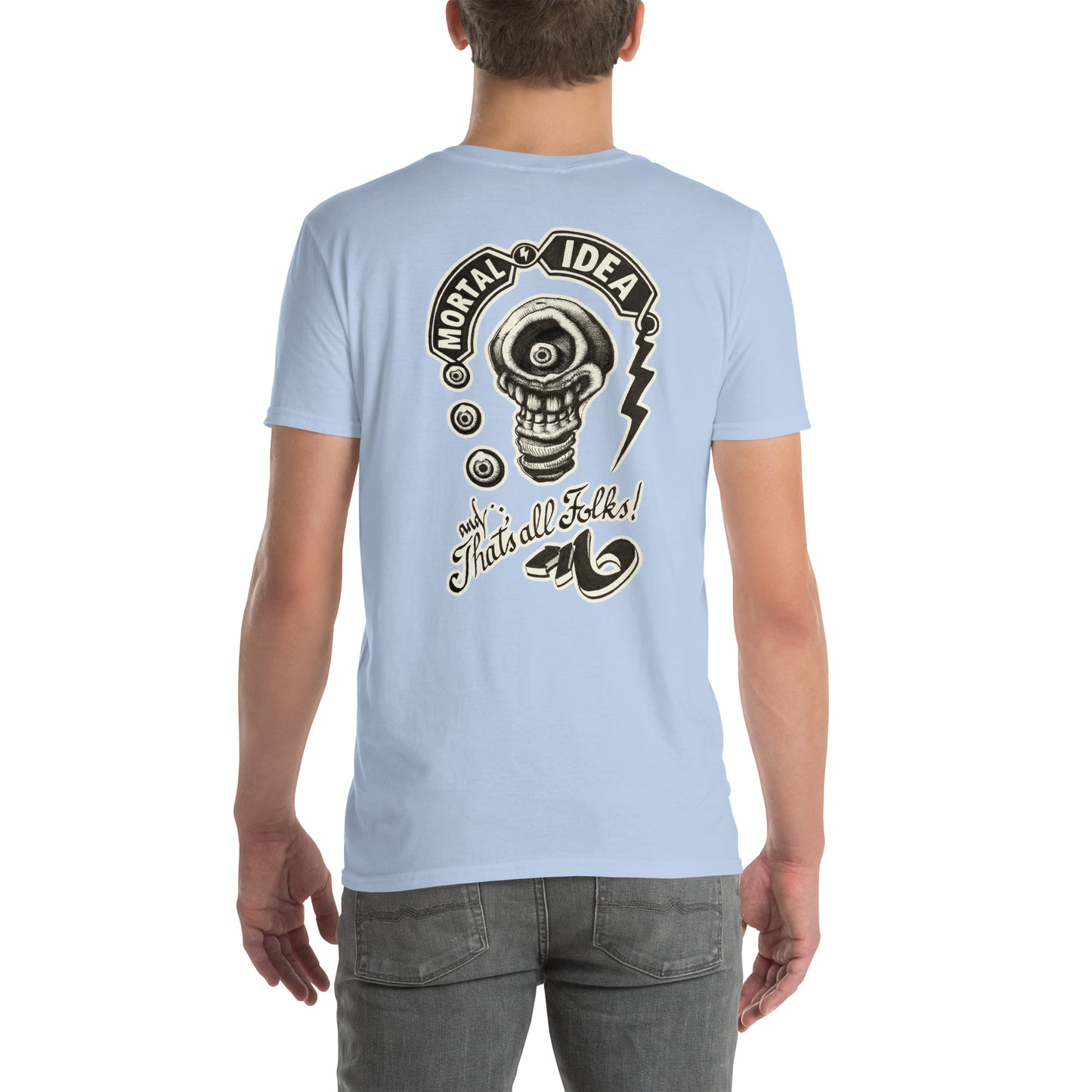 chico con camiseta color azul claro con ilustración a la espalda de una calavera con forma de bombilla denominada mortal idea en la espalda y la frase that's all folks