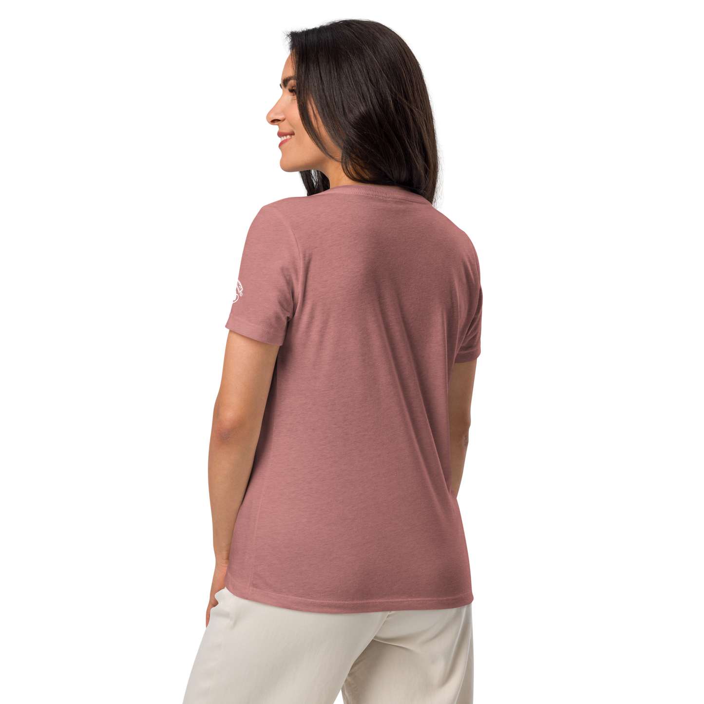 Bombilla gótica con cuervo y símbolos oscuros sobre camiseta color teja rosada