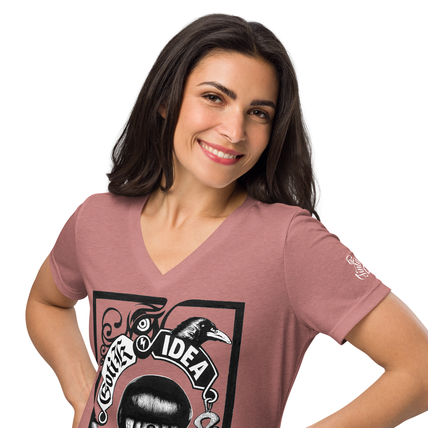 Bombilla gótica con cuervo y símbolos oscuros sobre camiseta color teja rosada