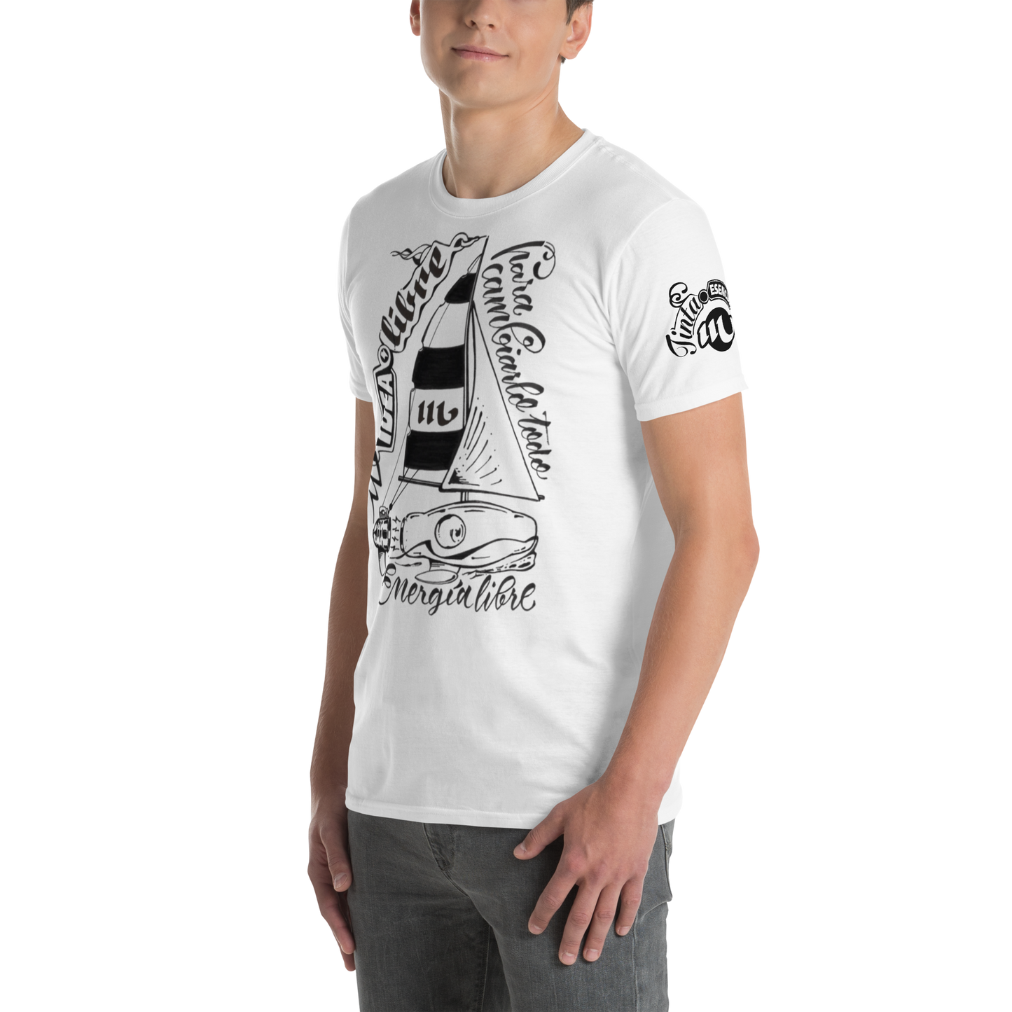 Bombilla barco velero con trazos caligráficos en los que se menciona la idea de energía libre para cambiarlo todo. la bombilla representa esta idea y esta impresa sobre una camiseta blanca de algodón.