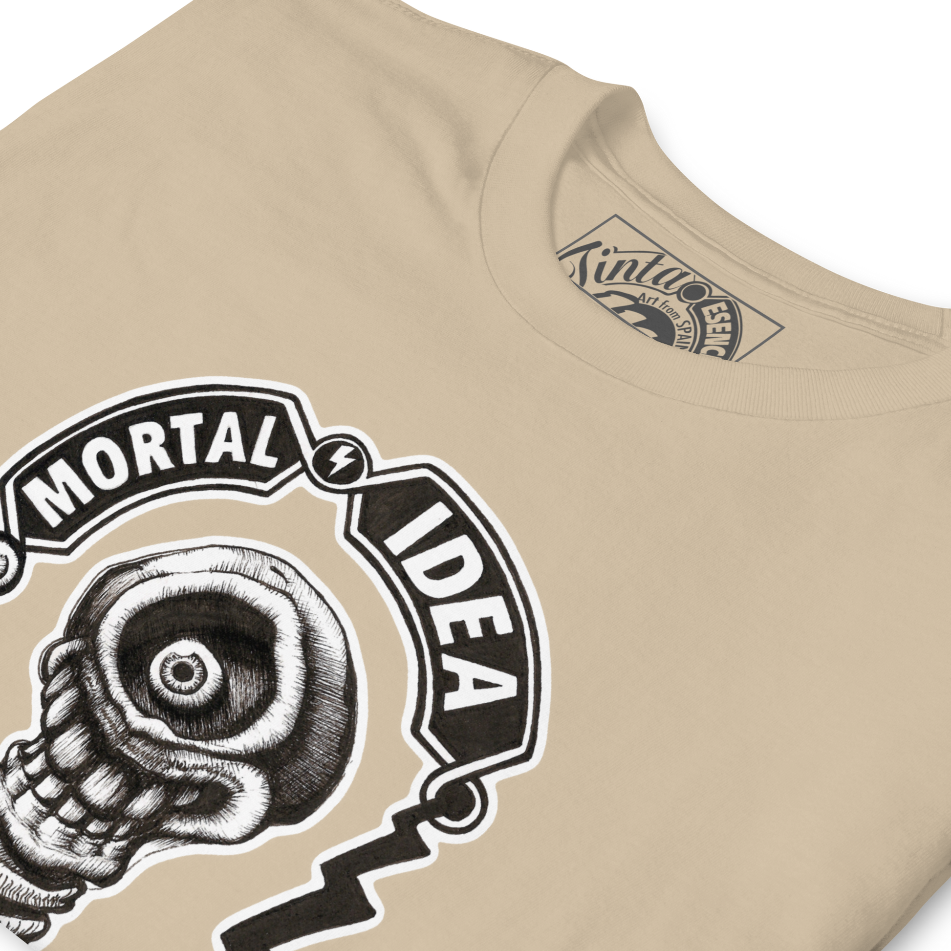 Ilustración de bombilla calavera con estética oscura en camiseta crema. Texto that's all folks en caligrafía antigua.