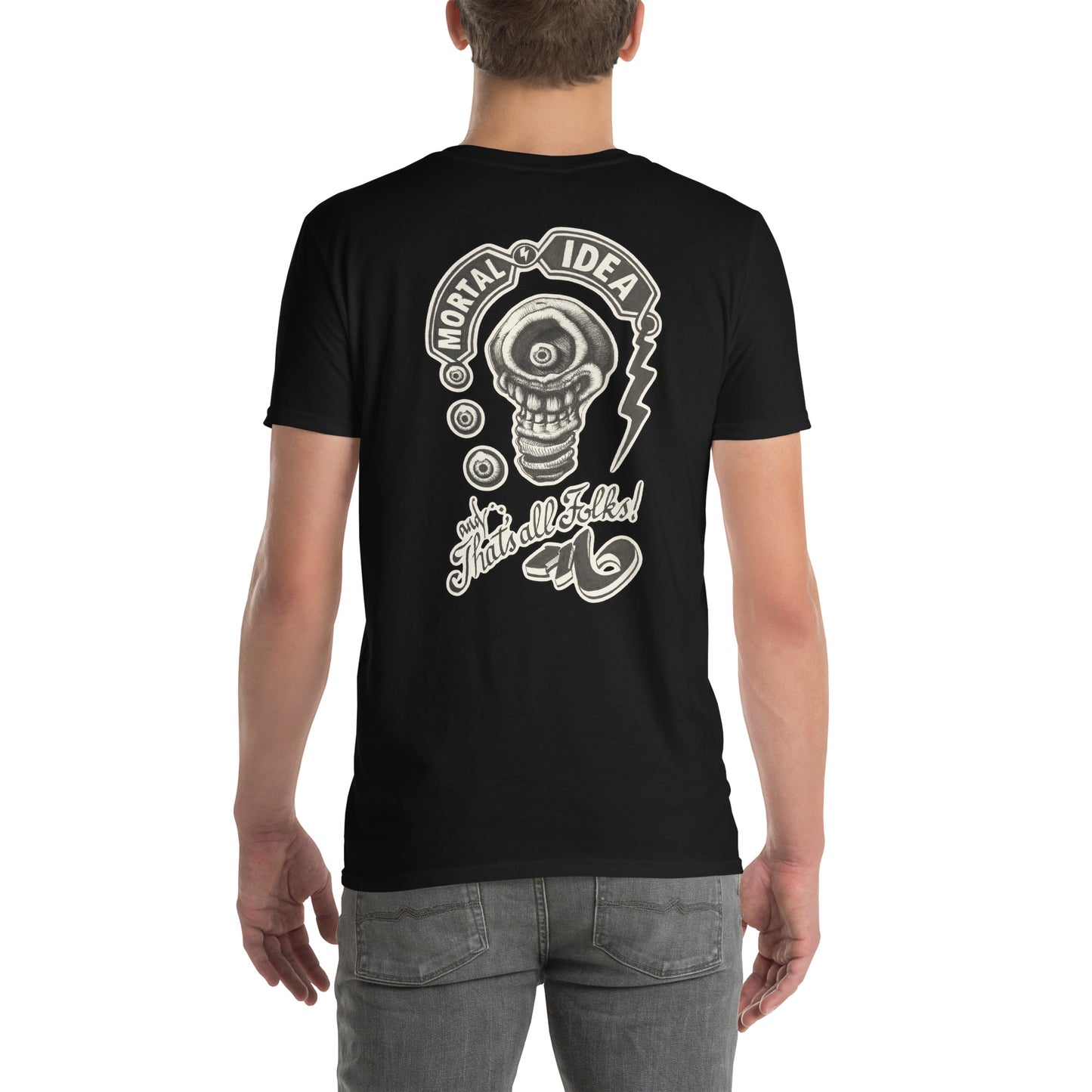 chico con camiseta color negro con ilustración a la espalda de una calavera con forma de bombilla denominada mortal idea en la espalda y la frase that's all folks