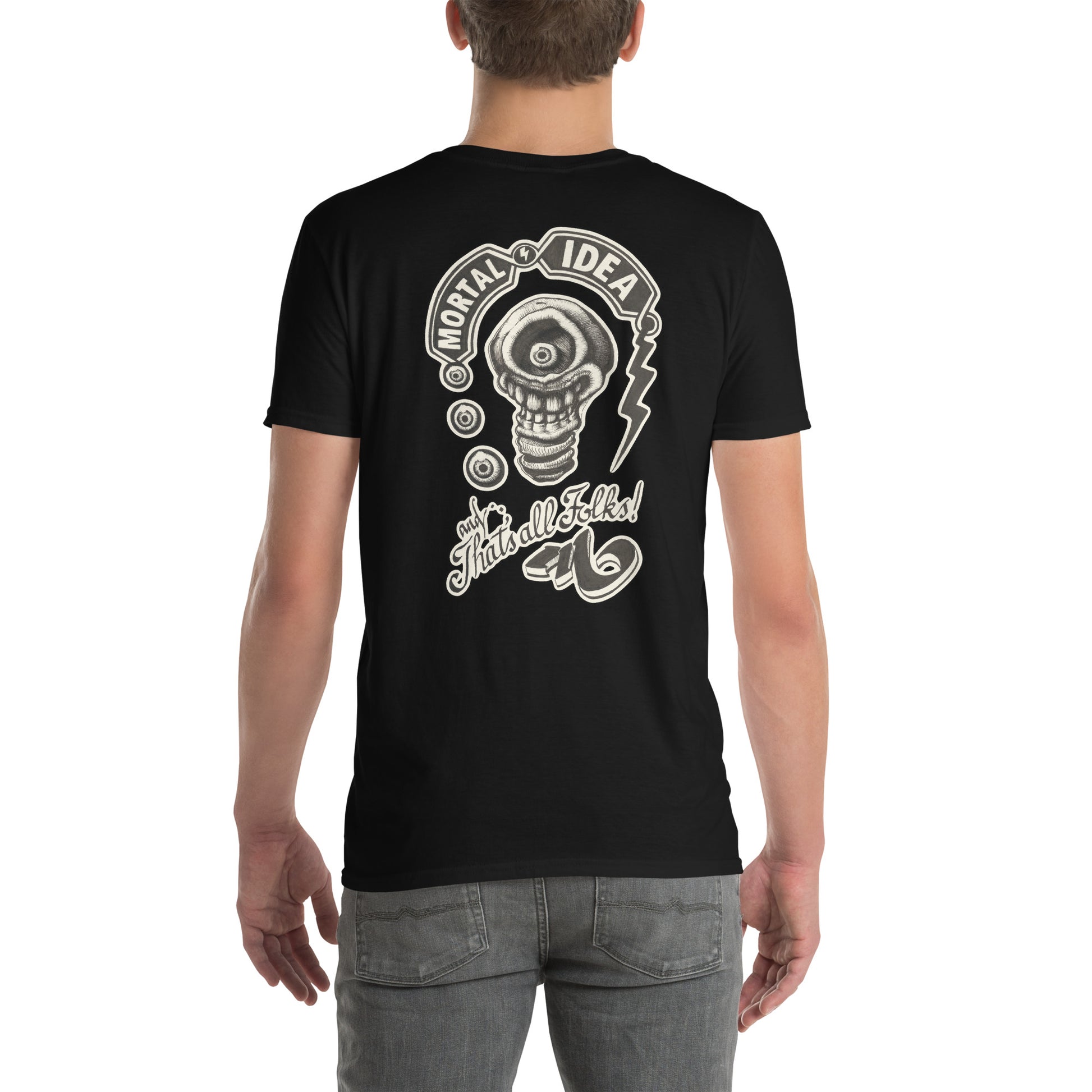 chico con camiseta color negro con ilustración a la espalda de una calavera con forma de bombilla denominada mortal idea en la espalda y la frase that's all folks