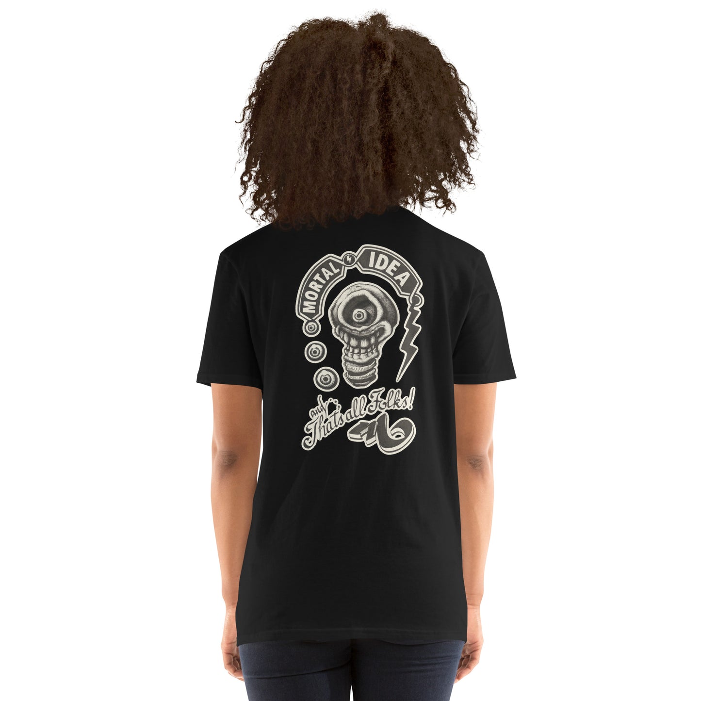 chica con camiseta color negro con ilustración a la espalda de una calavera con forma de bombilla denominada mortal idea en la espalda y la frase that's all folks