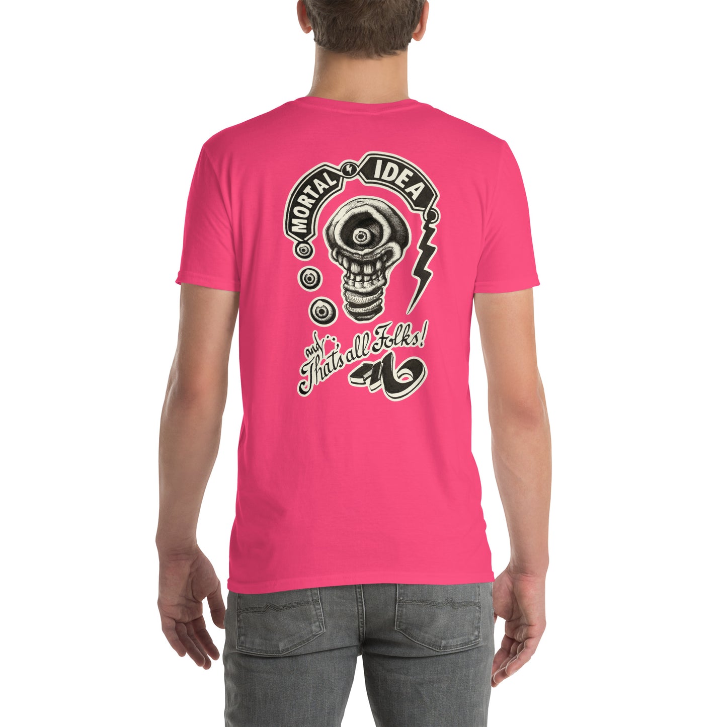 chico con camiseta color rosa heliconia con ilustración a la espalda de una calavera con forma de bombilla denominada mortal idea en la espalda y la frase that's all folks