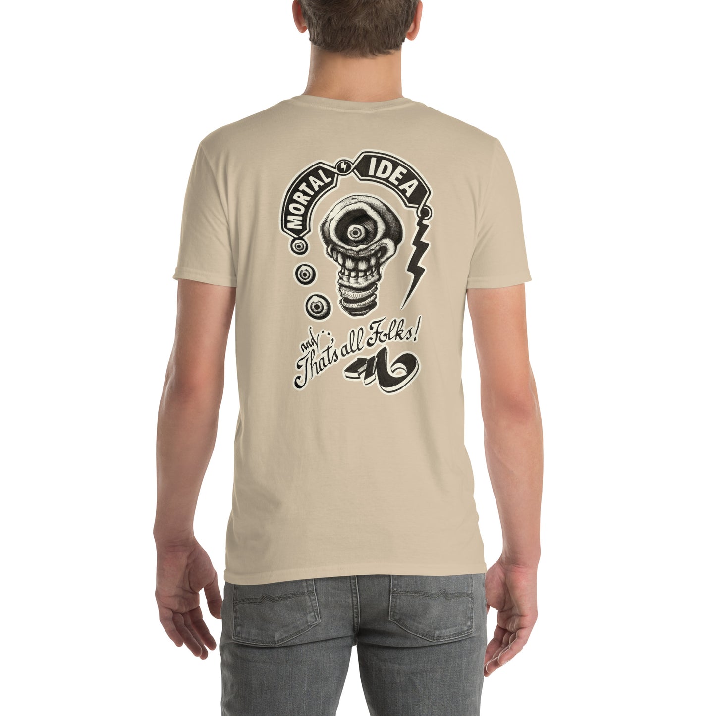chico con camiseta color arena con ilustración a la espalda de una calavera con forma de bombilla denominada mortal idea en la espalda y la frase that's all folks