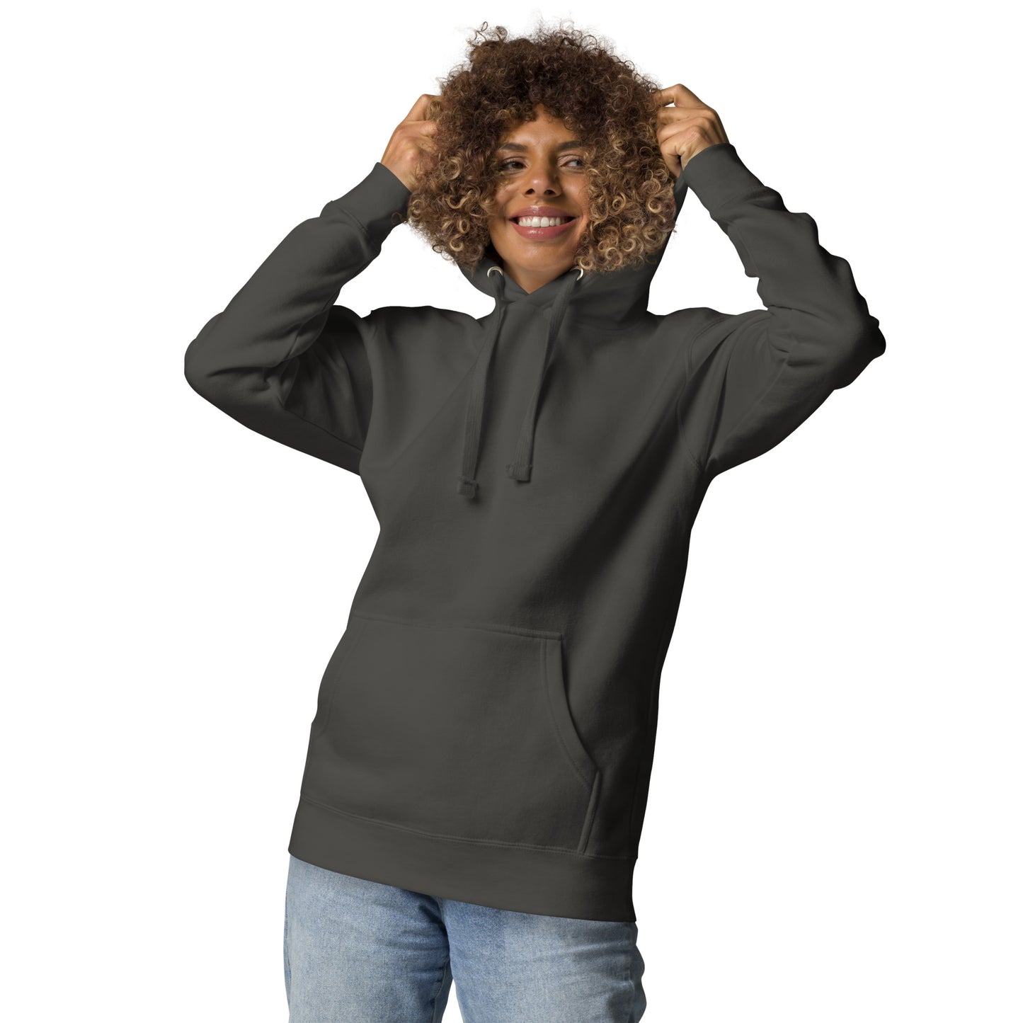 chica con sudadera con capucha negra