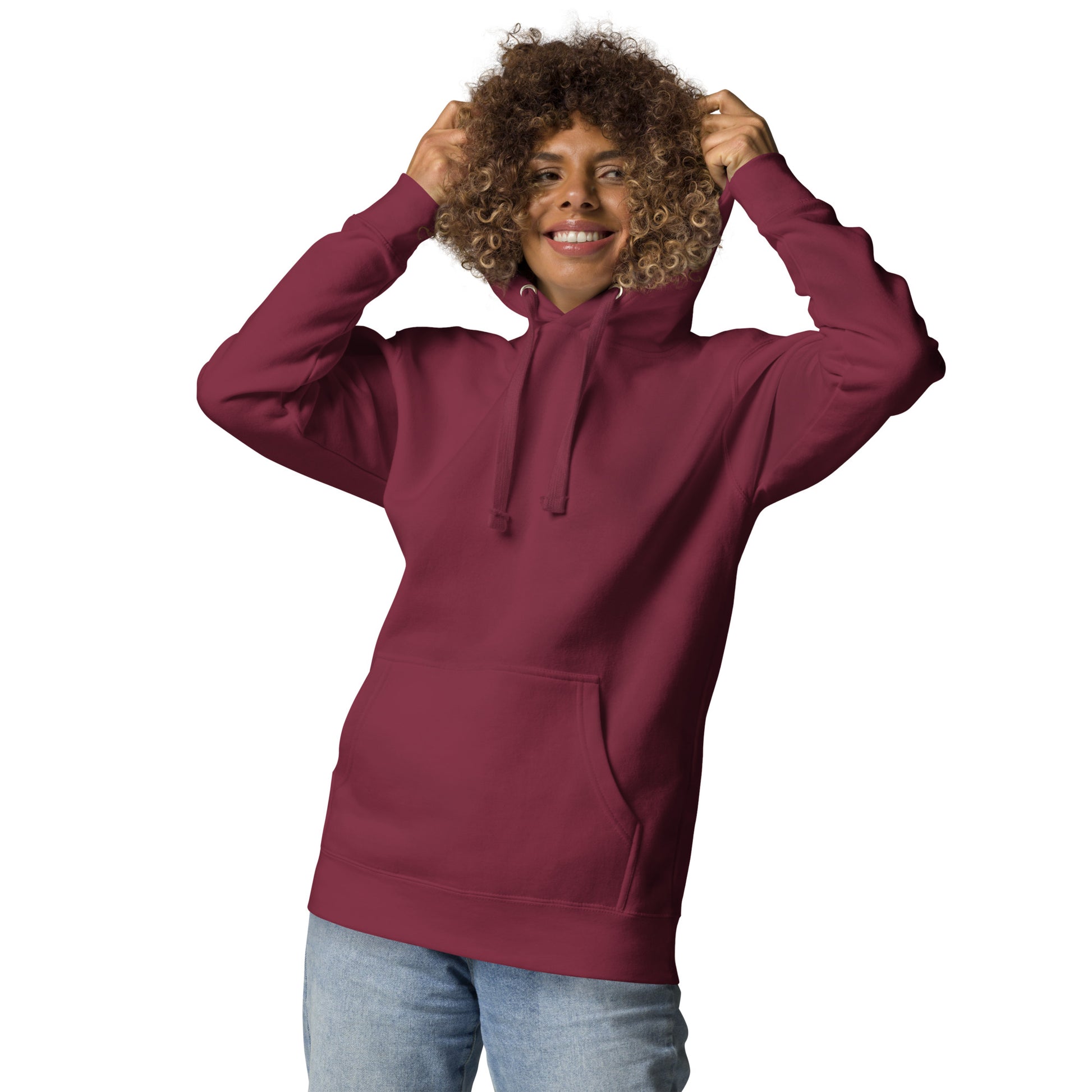 mujer con sudadera con capucha color granate de tinta esencia